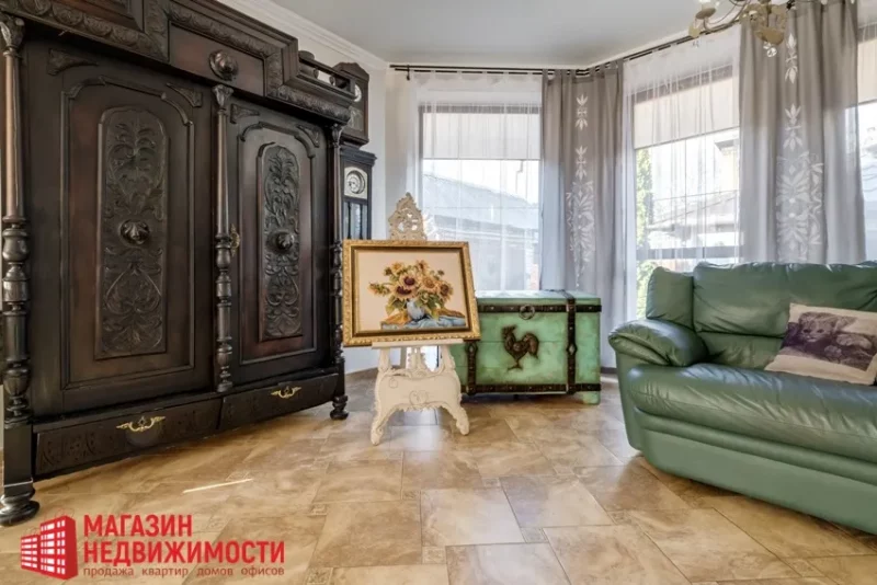 Нерухомасць тыдня: у Гродна прадаецца атмасферны дом з «тэатральным» інтэр'ерам купить дом в частном секторе в гродно