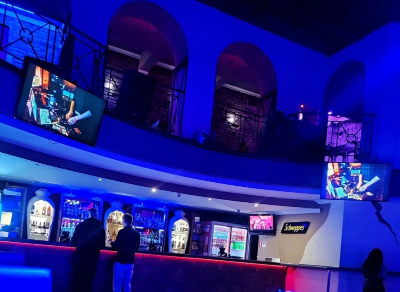 У Гродне прадаюць вядомы начны клуб — з абсталяваннем, штатам і базай кліентаў Клуб "Колизей 2000" в Гродно. Источник: Яндекс.Карты