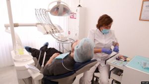 Гродзенцы скардзяцца на вялікія чэргі да артадонтаў — у некаторых клініках няма запісу нават на 2026 год Гродзенцы скардзяцца на вялікія чэргі да артадонтаў — у некаторых клініках няма запісу нават на 2026 год