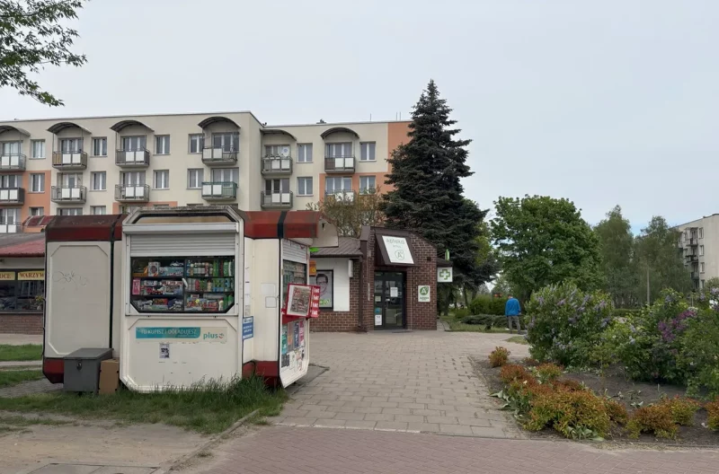 «Яшчэ і на піва застаецца». З'ездзілі на мяжу і даведаліся, як беларускія цыгарэты ўвозяць у Польшчу і чаму не атрымоўваецца спыніць кантрабанду Ларок у Бяла-Падляскай. Фота: MOST / Hrodna.life