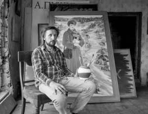 У Варшаве рыхтуюць выставу, натхнёную творчасцю Алеся Пушкіна. Успамінаем, як мастак быў звязаны з Гроднам Алесь Пушкін у майстэрні, Бобр, травень 2014. Фота: Янак Козель
