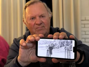 «Я шчасліўчык па жыцці». 100 гадоў таму дзед Эндру быў прэзідэнтам Гродна, а сёння 86-гадовы ўнук па крупінках узнаўляе гісторыю сям'і Эндру Стэмпнеўскі ў Беластоку, чэрвень 2025