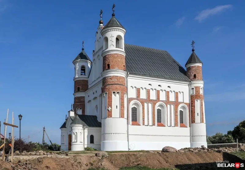 На скляпеннях храма ў Мураванцы з'явіліся расколіны: прыход шукае спонсараў для прац