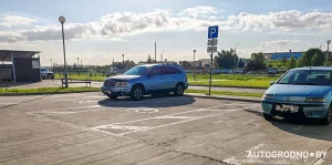 Кіроўцаў у Грандзічах масава аштрафавалі за паркоўку на інвалідных месцах