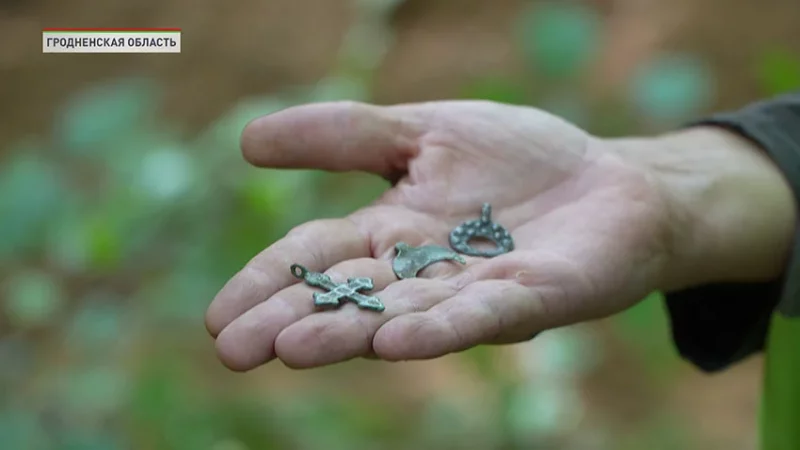 Гальшаны аказаліся старэйшымі: археолагі знайшлі артэфакты, якія змяняюць гісторыю мястэчка Раскопкі ў Гальшанах. Фота: скрын з відэа