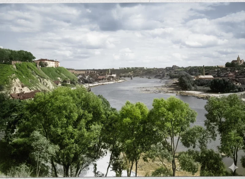 Нёман у цэнтры Гродна ў 1920-я. Размалявана з выкарыстаннем нейрасеткі Gemini.