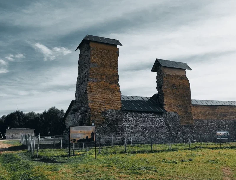 Першы этап рэстаўрацыі Крэўскага замка завяршылі – цяпер там плануюць рабіць музей Кревский замок - там водятся привидения и это хорошее место отметить Хэллоуин в Беларуси