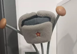 Беларус вёз у Літву шапку-вушанку з савецкай сімволікай - рэчы забралі на мяжы Беларус вёз у Літву шапку-вушанку з савецкай сімволікай - рэчы забралі на мяжы