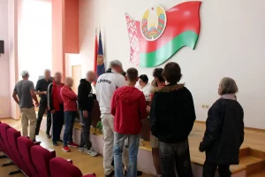 У Гродзенскай вобласці штрафуюць "тунеядцаў", якія адмаўляюцца ад грамадскіх прац Участники ярмарки вакансий в РОВД