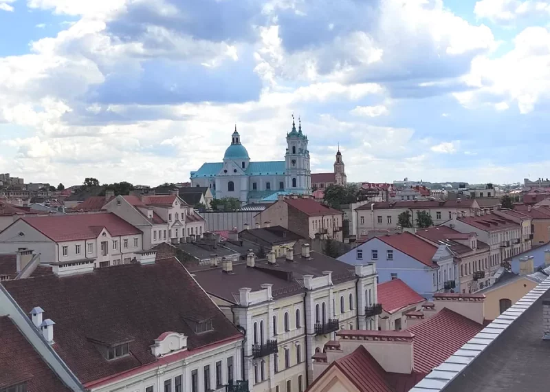 Гістарычны цэнтр Гродна. Фарны касцёл і Савецкая вуліца. Фота з архіву Hrodna.life
