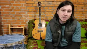 Гродзенскі музыка пераехаў у прымежную польскую вёску, якая вымірае, каб запісаць альбом Гродзенскі музыка Яўген Кучмейна