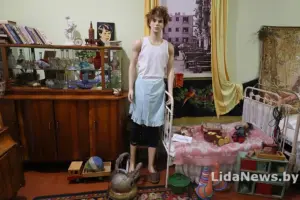 Лідскі музей ператварылі ў савецкую кватэру — паказваюць, як лідчане адзначалі Новы год у 60-я гады