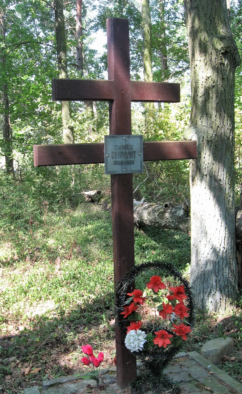 Крест на могиле Романа Скирмунта в Поречье. Фото из архива Hrodna.life