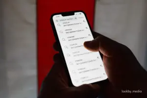 Пракурор запатрабаваў 4,5 года турмы за кінуты ў мікрааўтобус АМАПа бетон. Пацярпелыя аб шкодзе не заявілі экстрэмізм у Беларусі - рэспубліканскі спіс экстрэмісцкіх матэрыялаў