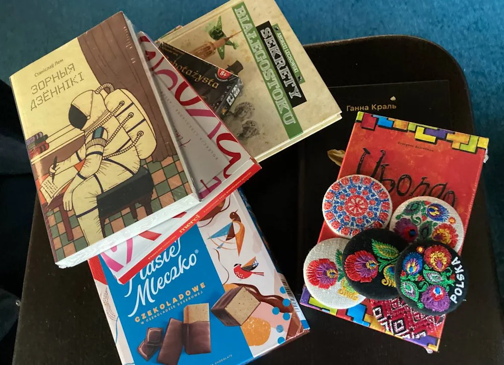 Прызы для пераможцаў гульні - кнігі на беларускай і польскай мовах, настольныя гульні, цукеркі, значкі і магніцікі.