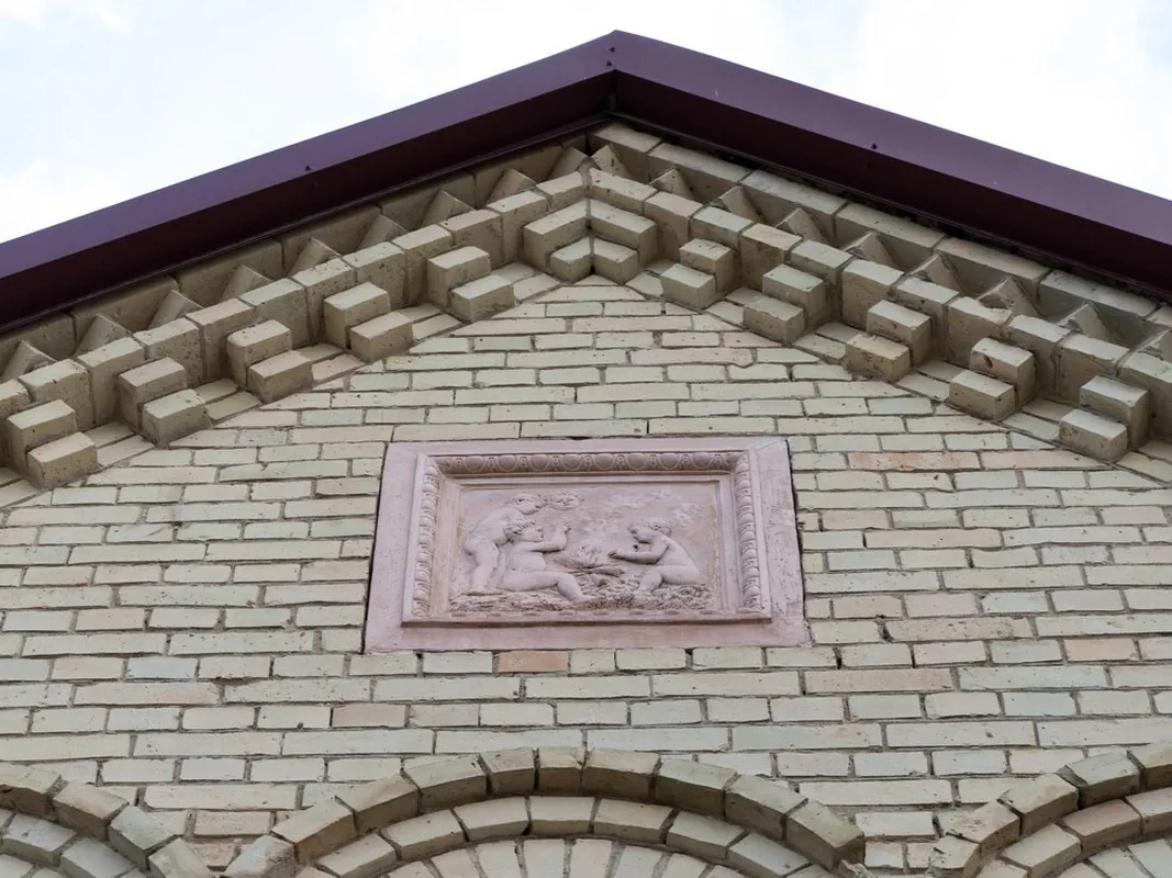 Кафель на фасаде здания бывшей Станиславовской кафлярни. Фото: Hrodna 11:27