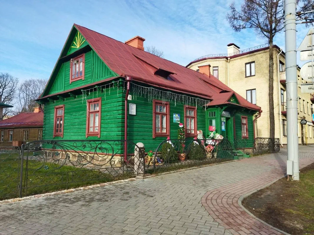 Здание на Дзержинского, 10. Бывший дом Вагнера. Фото: Яндекс Карты