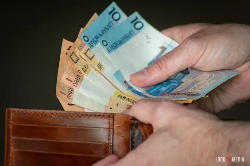 У вобласці за год сярэдні намінальны заробак вырас на $123 рубли в кошельке