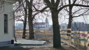 «Я патрабую кнігу скаргаў». Каля Новага замка ўладкуецца стыхійная аглядальная пляцоўка: не ўсе гродзенцы задаволеныя смотровая площадка Новый замок