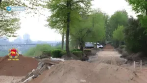 «Яшчэ не здалі, а ўжо крышыцца». Гродзенцы зноў крытыкуюць работы ў скверы на Дарвіна