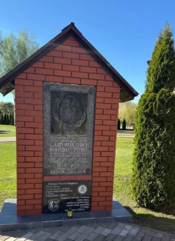 Гедымін, авіятары, паўстанцы і адзін Ленін: даследавалі помнікі беларускіх гарадоў - чым вылучаецца Ліда