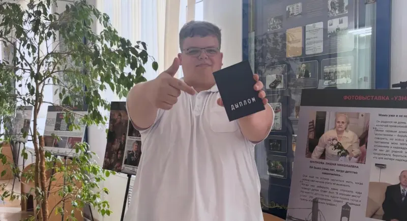 Рэпер Пазнякс з Гродна скончыў універсітэт — і пахваліўся дыпломам у сацсетках
