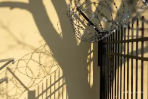 калючы дрот турма міліцыя