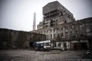 У Краснасельскім зносяць стары цэментны завод. Яго спрабавалі захаваць, але статус помніка не далі Красносельск з авод